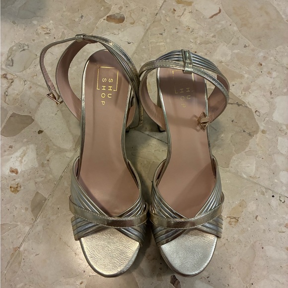 Metallic Golden Platform High Heel - Picture 2 of 2